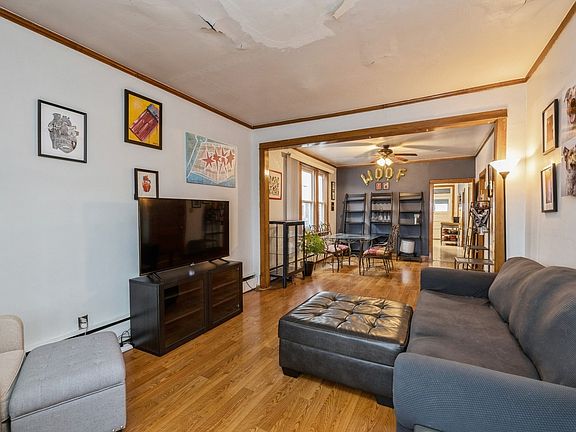 2nd Floor Living/Dining Room