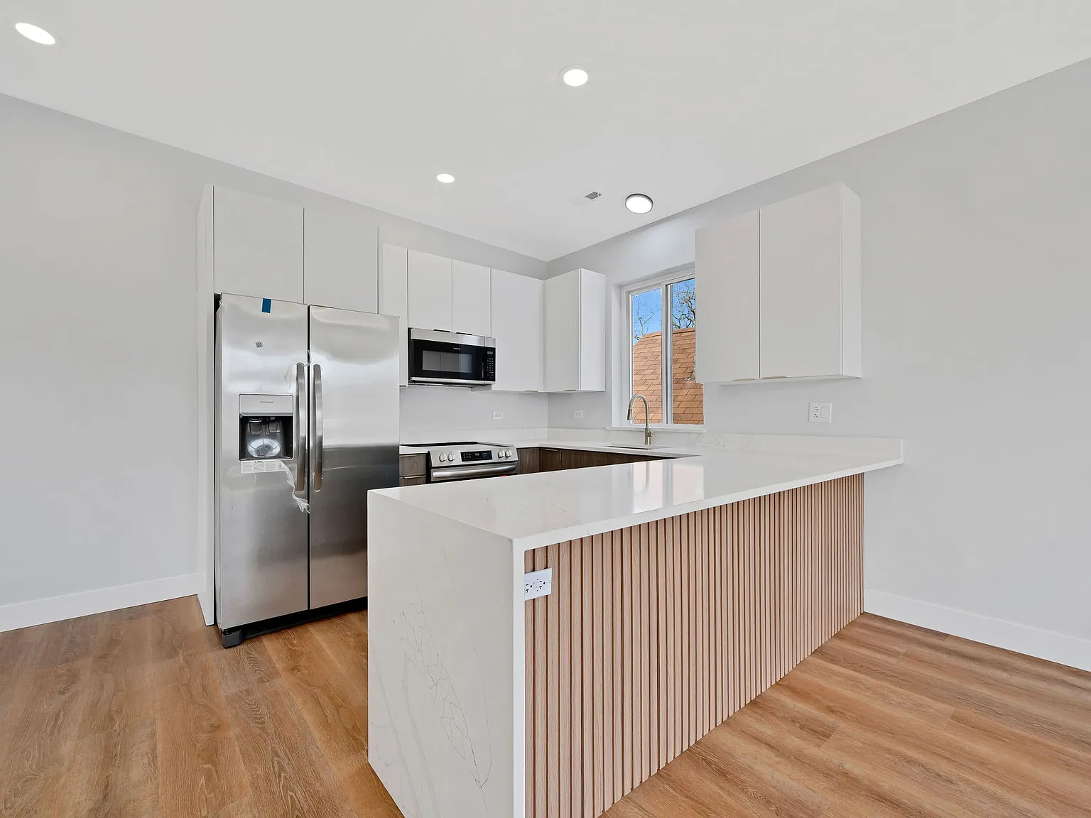 3 bed, 1200 sqft, $3,095 — Photo 4