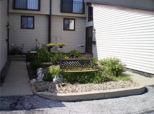 7398 Pinehurst Ct #B17, Middleburg Heights, OH 44130
