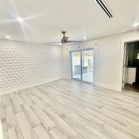 733 Pine Cone Ln — Photo 17