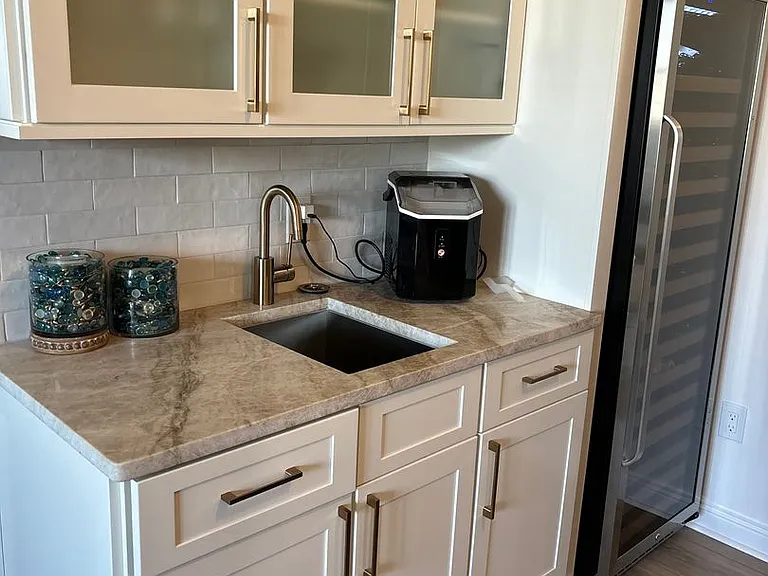 2115 Country Club Dr — Photo 5