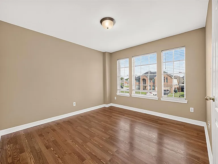 4011 Alexis Cir — Photo 26