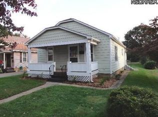 936 Maple Ave NW, New Philadelphia, OH 44663