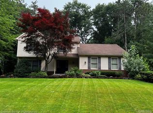 3030 Hartun Dr, Brighton, MI