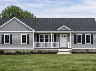 82 Pierce St, Rochester, MA 02770