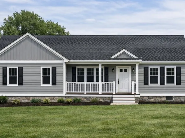 82 Pierce St, Rochester, MA 02770