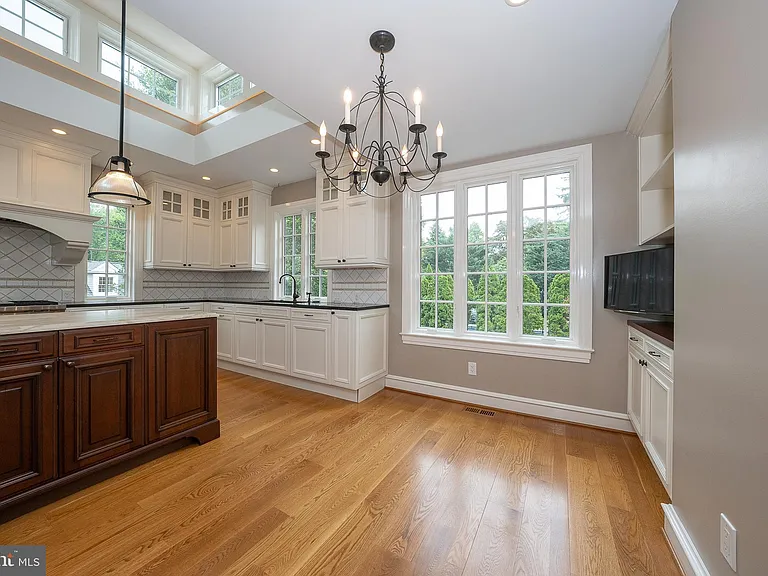 101 E Brookhaven Rd — Photo 32