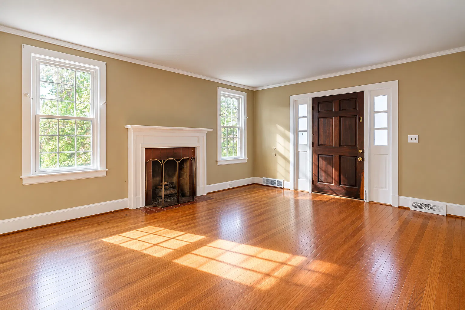 3 bed, 1379 sqft, $2,400 — Photo 3