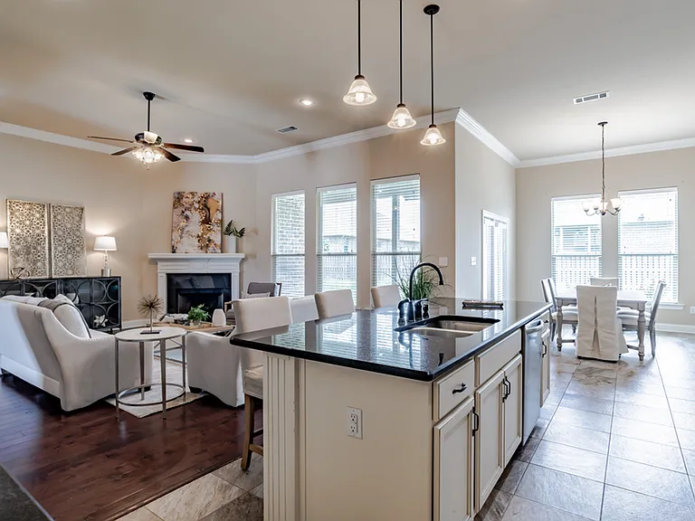 523 Kensley Ave — Photo 10