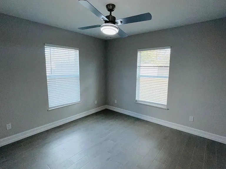 928 SW John Maccormack Ter — Photo 17
