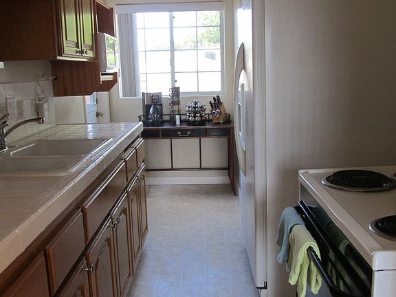 4th image of 536 Bonito Ave