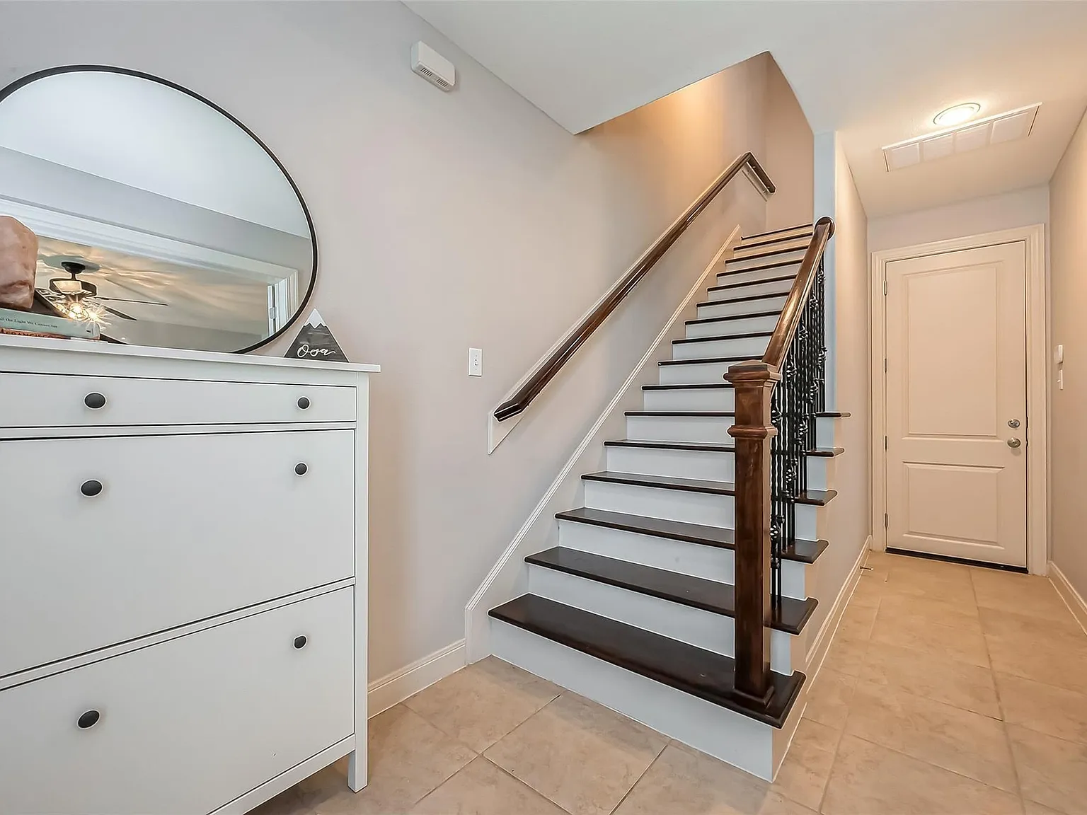 3 bed, 3.5 bath, 2288 sqft, $3,500 — Photo 4