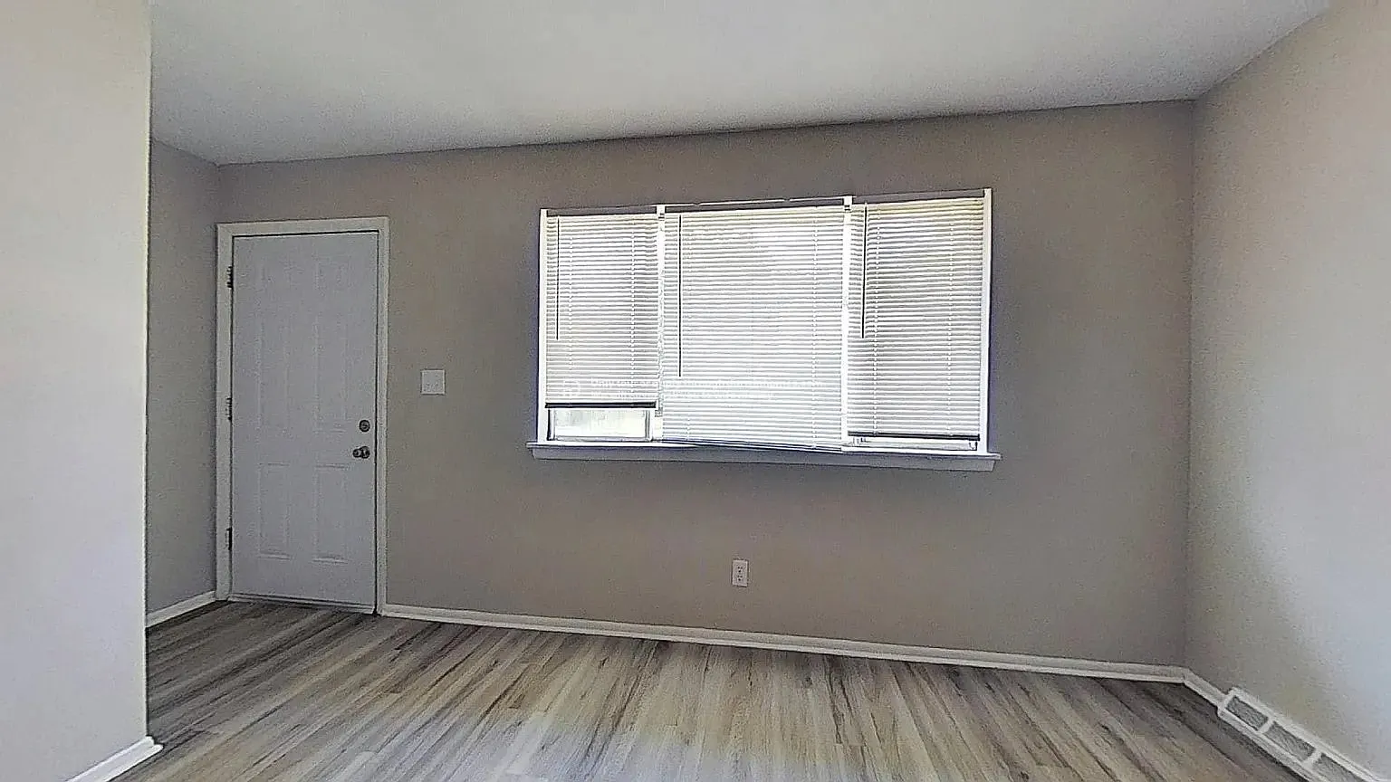 3 bed, 1.0 bath, 1067 sqft, $1,350 — Photo 2