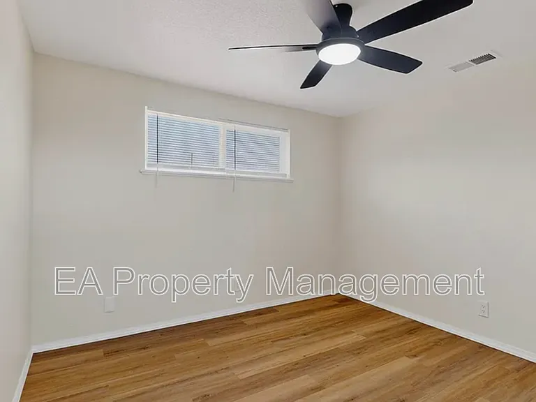 1055 Betts St NE — Photo 29