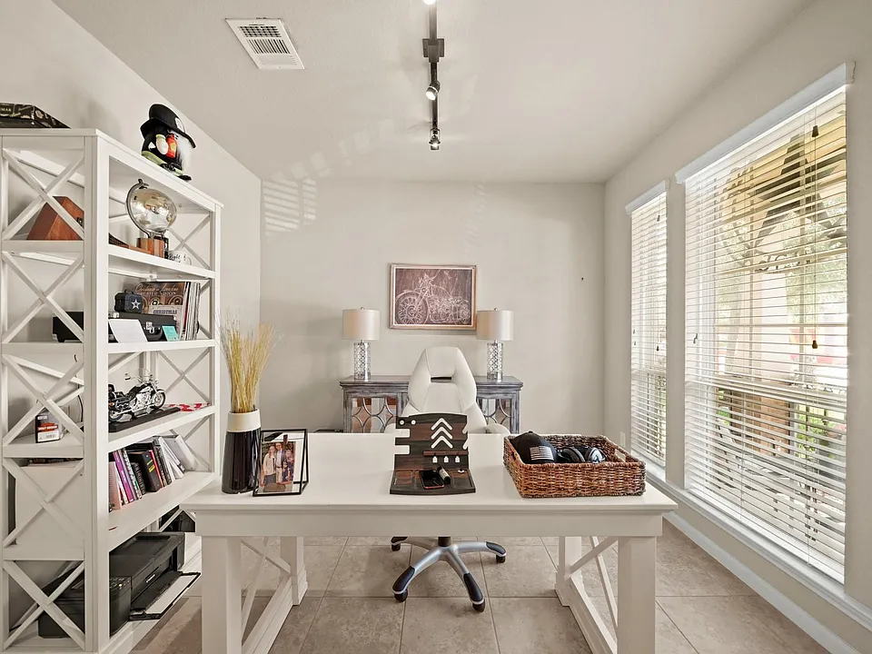 9957 Spring Rock Ln