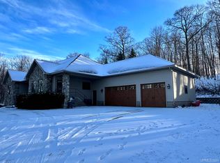 1525 Brookside Dr, Houghton, MI 49931