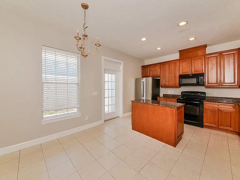 204 Aberdeen Pond Dr — Photo 6