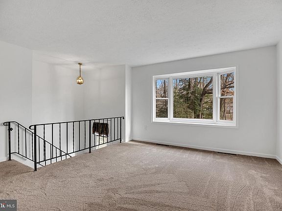 5th image of 26241 Gardiner Ct