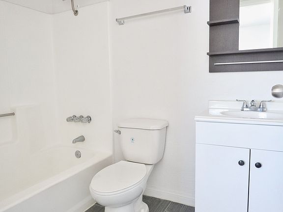 5th image of 151 N Normandie Ave #16