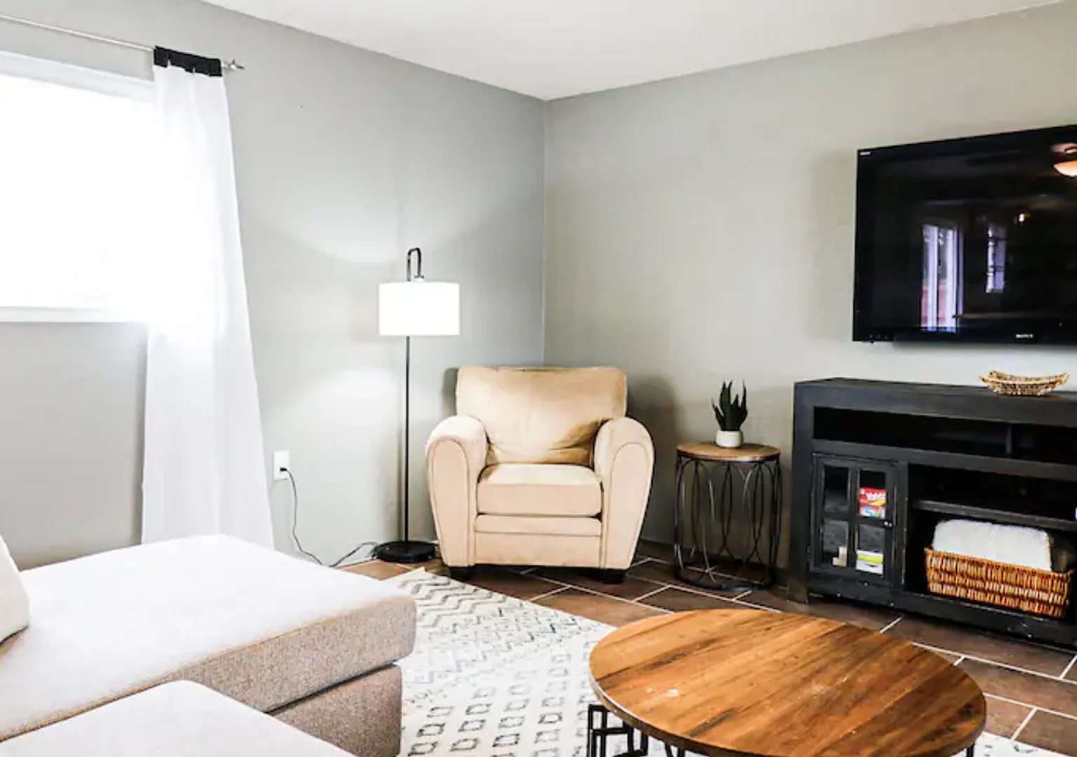 Cozy Gem,Dog-Friendly, Near Outdoor Escapes — Photo 4