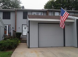 208 Lakeshore Ln, Bloomingdale, IL
