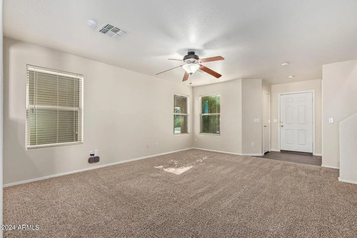 Gorgeous 3 bedroom, 2.5 bath. Premium lot! Great Community! — Photo 4
