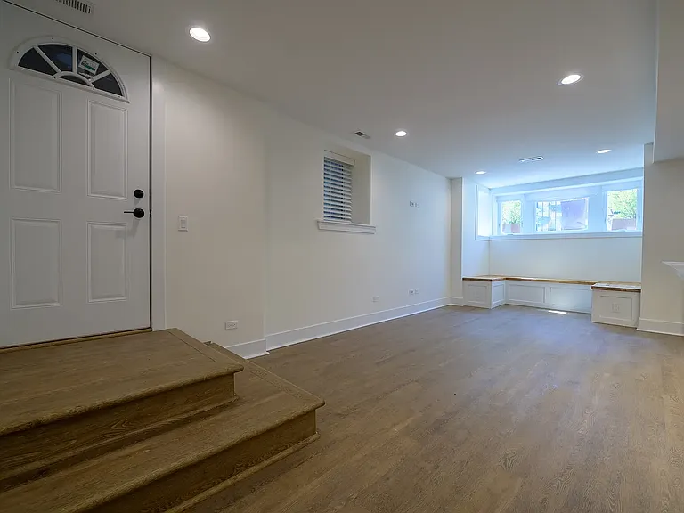 1129 N Damen Ave #BASEMENT — Photo 2