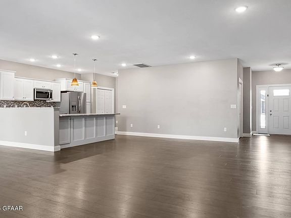 3rd image of 3801 Diamond Dr