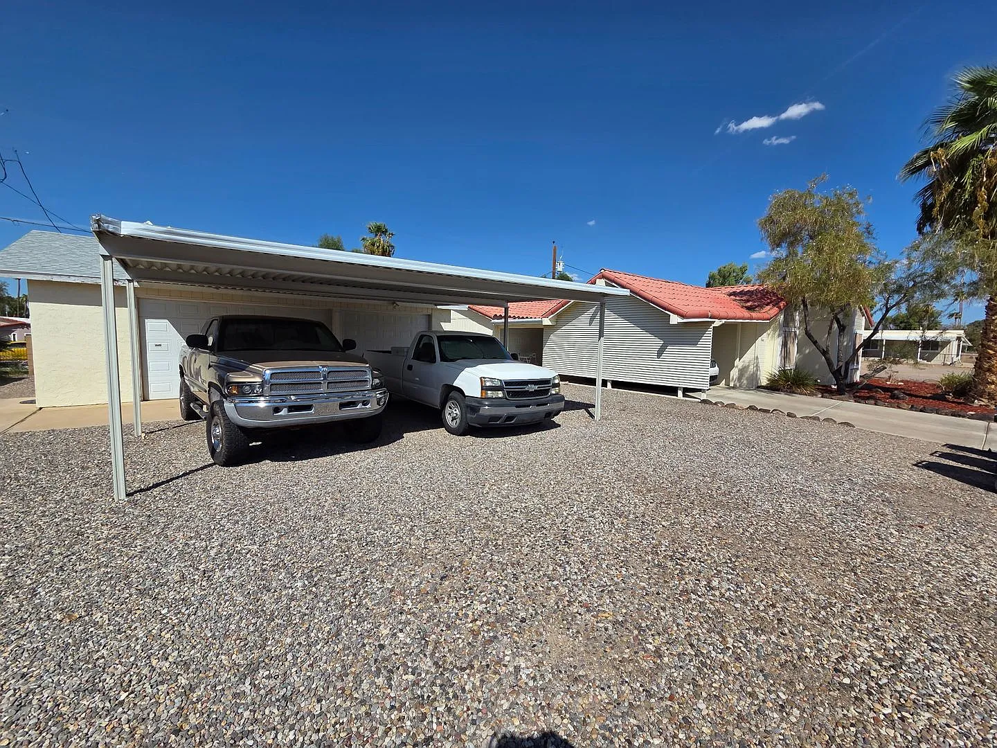 River Retreat! 3-Bedroom Home with 1 car garage and covered parking for 5 vehicles! — Photo 3