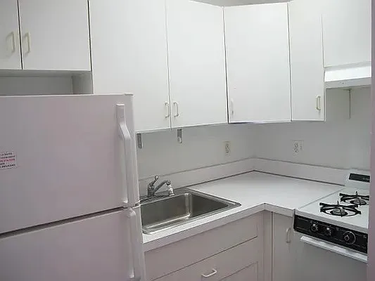 Rented by 18 REALTY | media 5