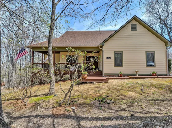 30 Boulder Point Dr, Hardy, VA 24101