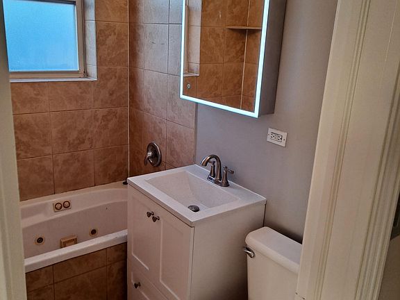 2nd image of 6317 N Artesian Ave APT 3E