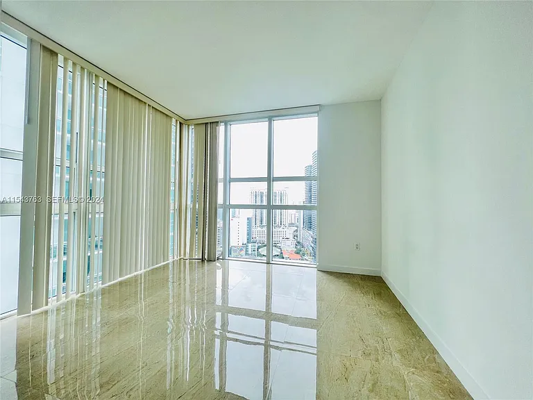 950 Brickell Bay Dr — Photo 10