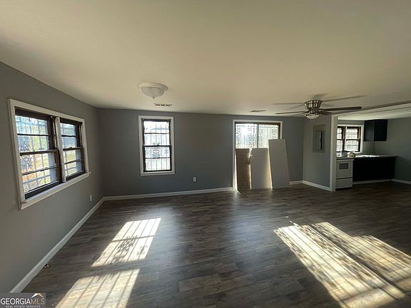 3rd image of 210 Marion St