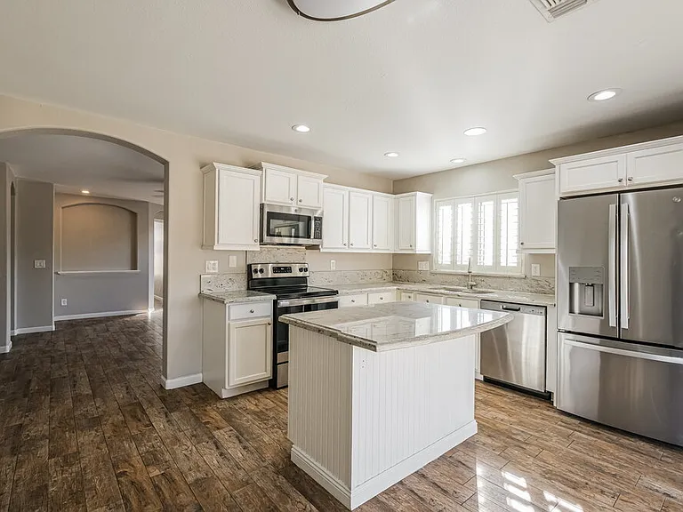 10898 W Alvarado Rd — Photo 8