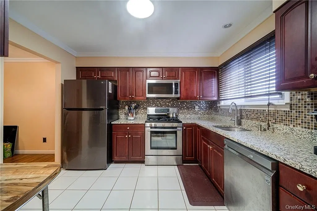 3 bed, 1260 sqft, $3,599 — Photo 3