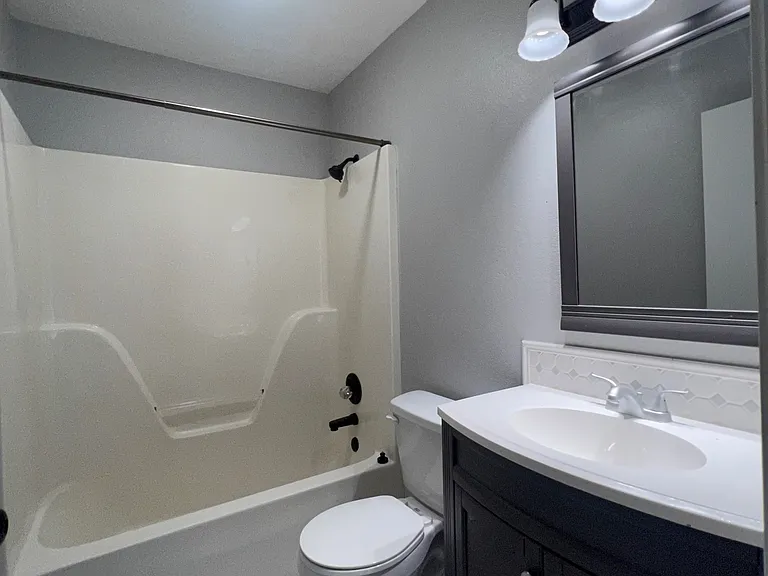 1011 Green Valley Dr — Photo 11