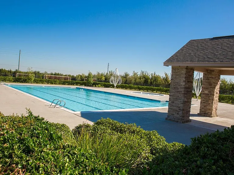 4907 Gentle Creek Ct — Photo 37