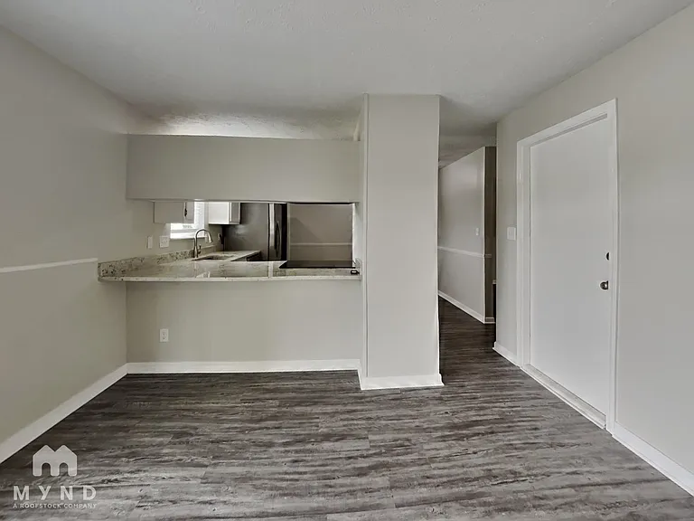 8212 Autumn Mill Ln — Photo 10