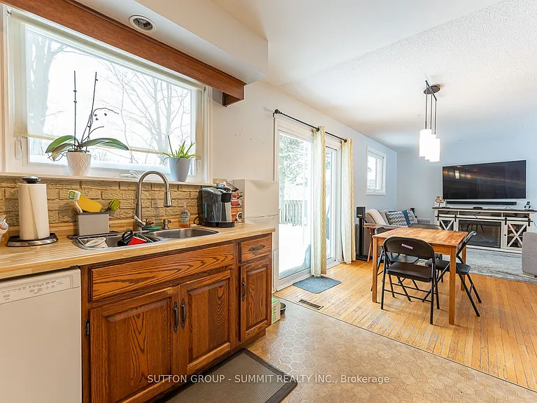 206 6th Ave E — Photo 8