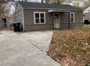 1812 SW Green Acres Ave, Topeka, KS 66604