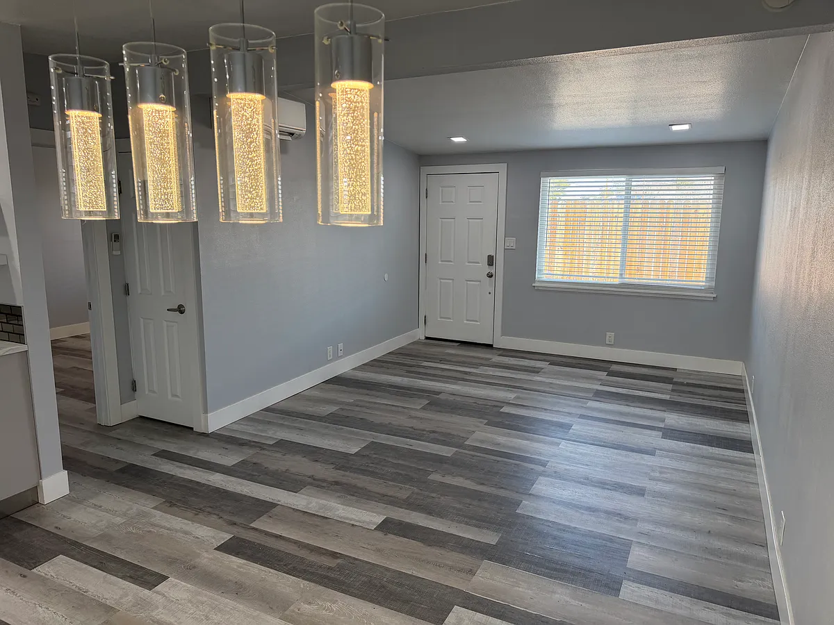 Building Photo - 743 Balsam St #1