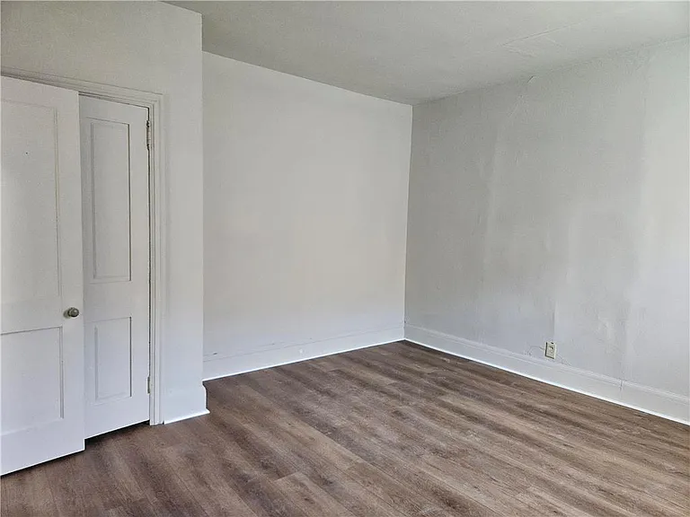 16 E Main St #1F — Photo 8