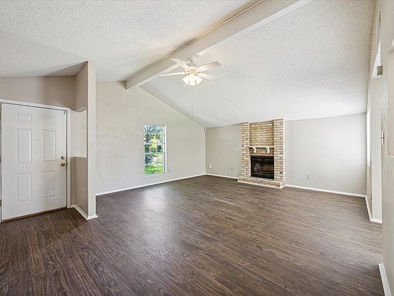3rd image of 11104 Applewood Dr