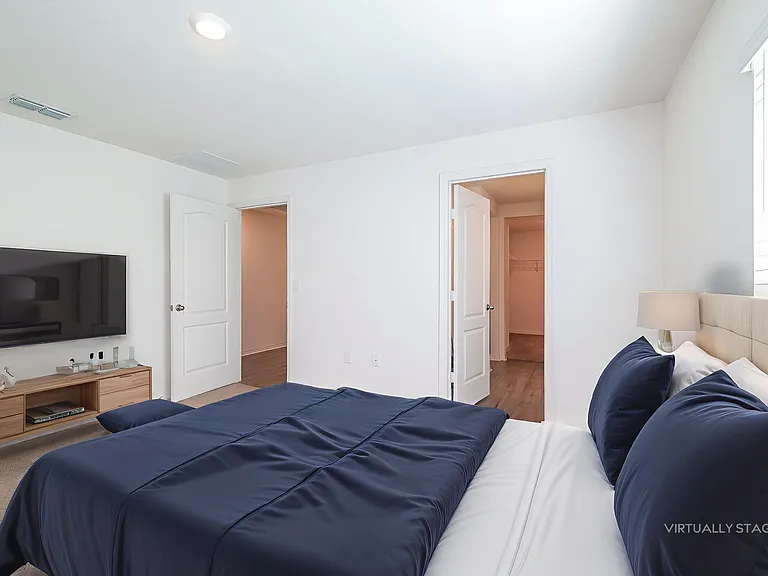 465 Kensington View Dr — Photo 4