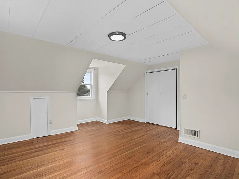 216 S Poe St — Photo 14