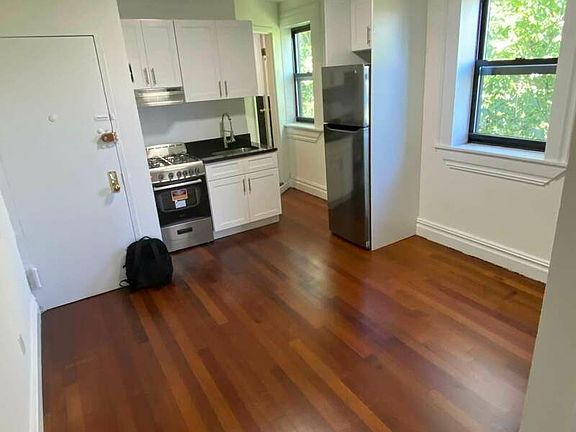3rd image of 513 E 5th St #14