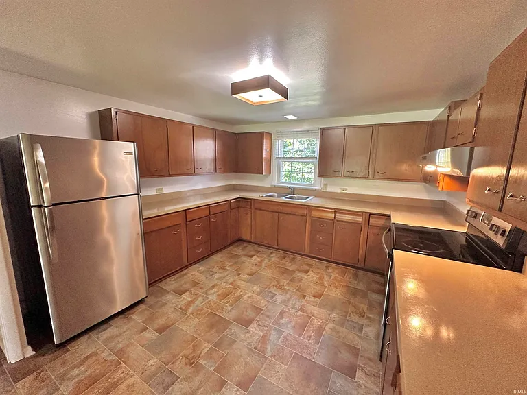 1119 SE Riverside Dr #H — Photo 5