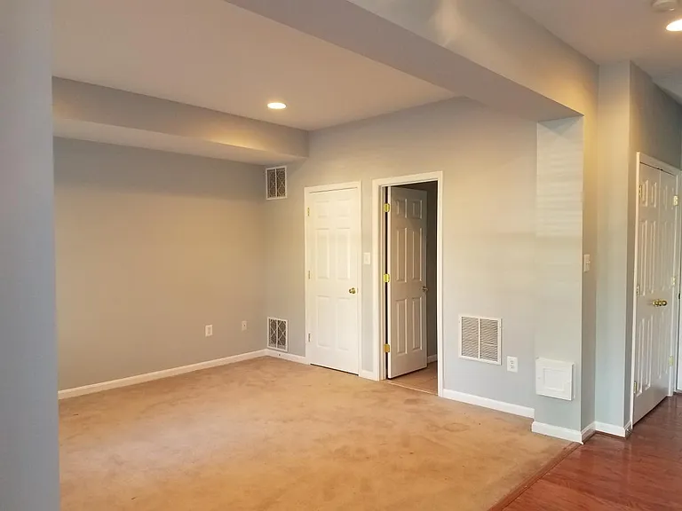 20268 Seneca Sq — Photo 3