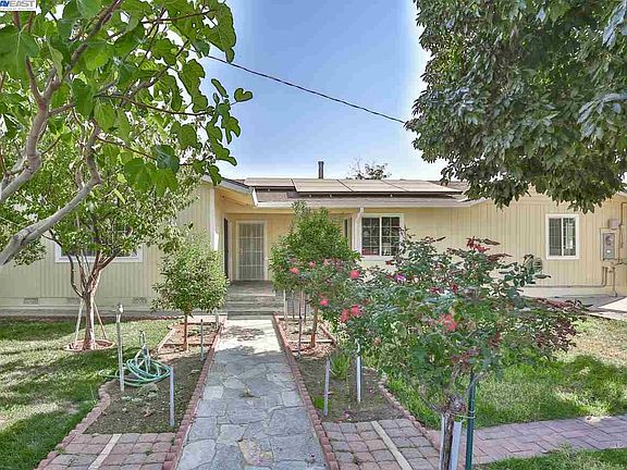 5th image of 2284 Addison Ave